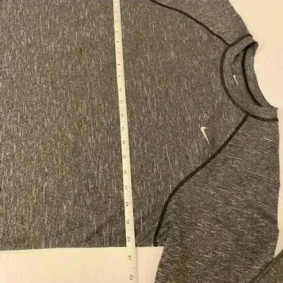 Nike Air Dry Fit Grey Activewear Long Sleeve Tee NWOT. Size M - Picture 3 of 7